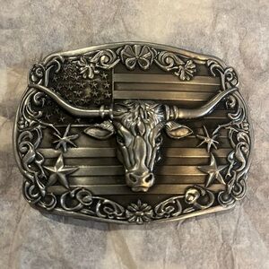New Silver Toned Patriotic Longhorn Belt Buckle with An American Flag background